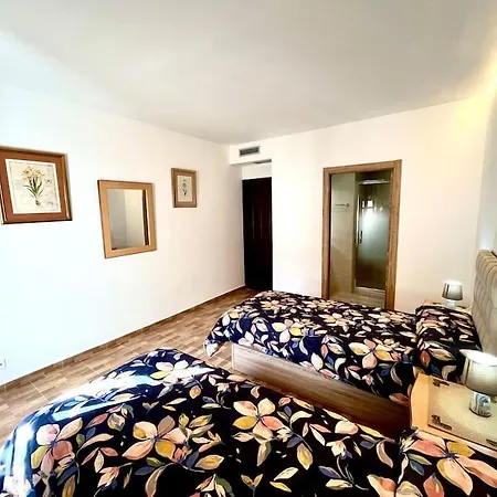 Puerto Banus -4 8 Persons - Parking - At 100m Apartment